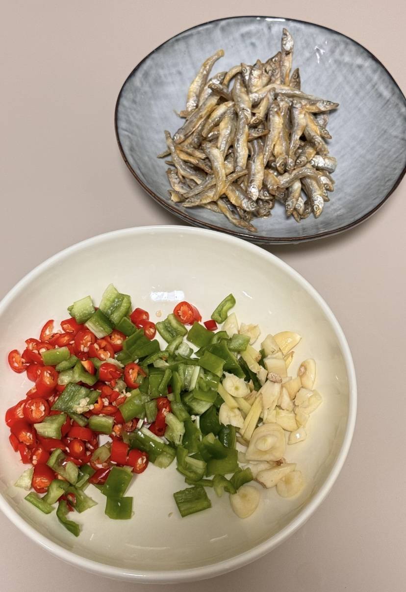 鱼干：酥脆入味家常做法一学就会pg电子免费模拟器游戏香辣小(图2)