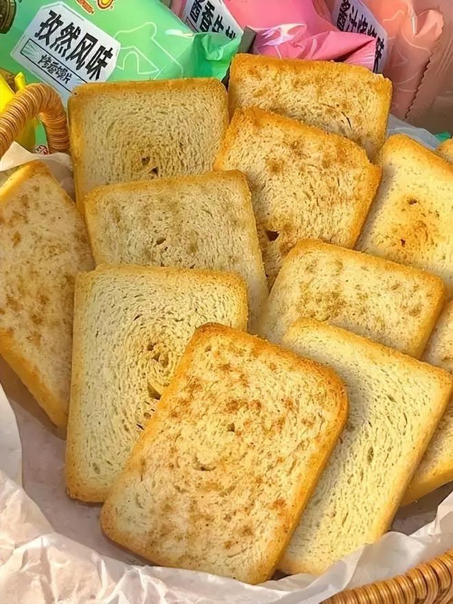 靠5元产品撑起16亿帝国年销151亿片pg电子试玩零食圈又杀出一匹隐形黑马！(图7)