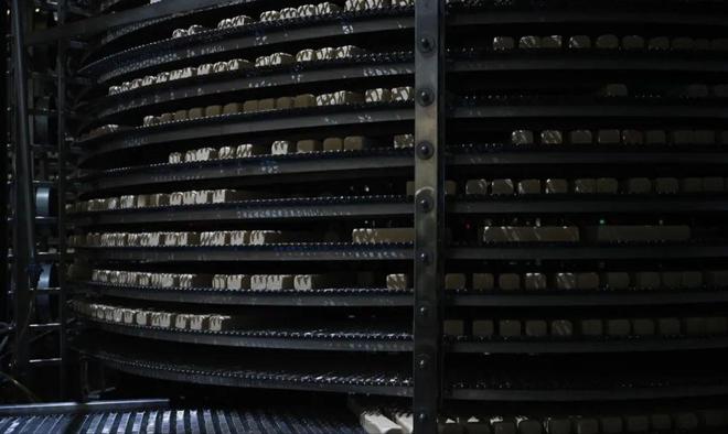 靠5元产品撑起16亿帝国年销151亿片pg电子试玩零食圈又杀出一匹隐形黑马！(图15)